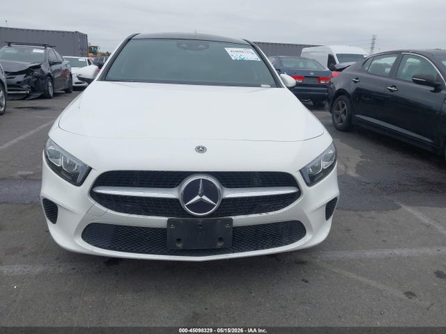 WDD3G4EB3KW001479 Mercedes-Benz A 220