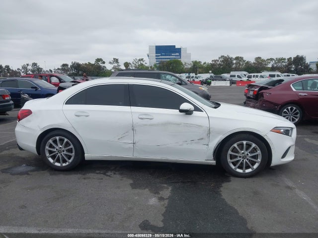 WDD3G4EB3KW001479 Mercedes-Benz A 220
