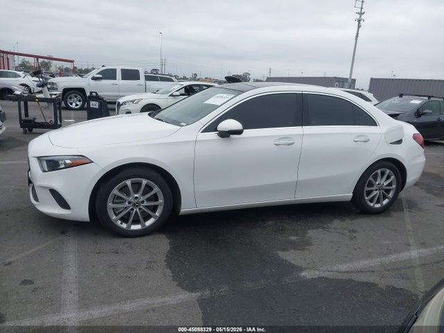 WDD3G4EB3KW001479 Mercedes-Benz A 220