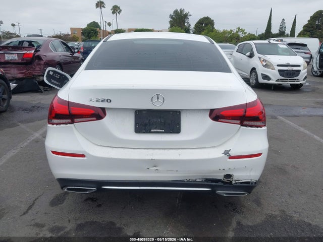 WDD3G4EB3KW001479 Mercedes-Benz A 220