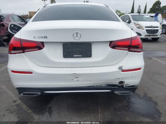 WDD3G4EB3KW001479 Mercedes-Benz A 220