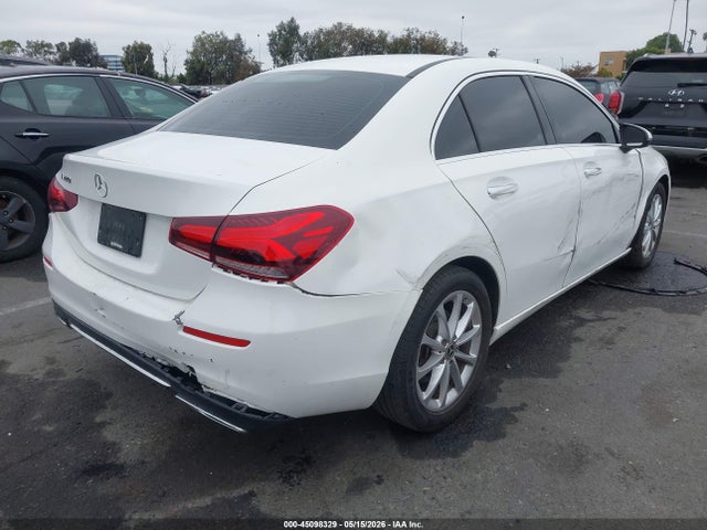 WDD3G4EB3KW001479 Mercedes-Benz A 220