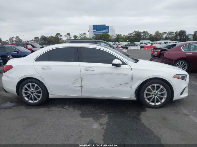 WDD3G4EB3KW001479 Mercedes-Benz A 220