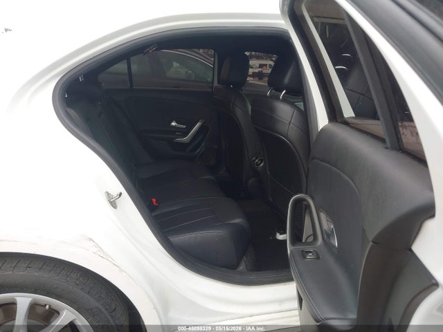 WDD3G4EB3KW001479 Mercedes-Benz A 220