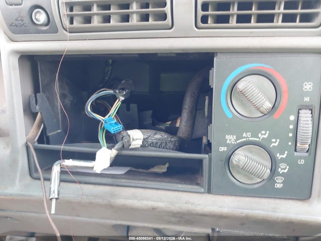 45098341 :رقم المزاد ، 1GNDT13W1V2102747 vin ، 1997 Chevrolet Blazer Lt مزاد بيع