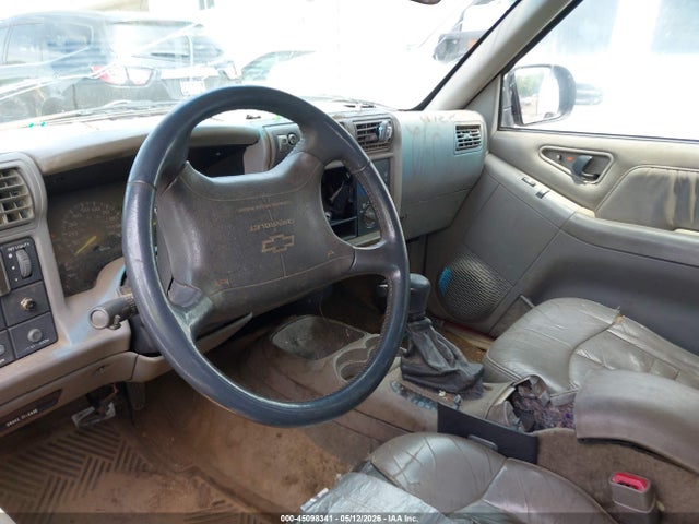45098341 :رقم المزاد ، 1GNDT13W1V2102747 vin ، 1997 Chevrolet Blazer Lt مزاد بيع