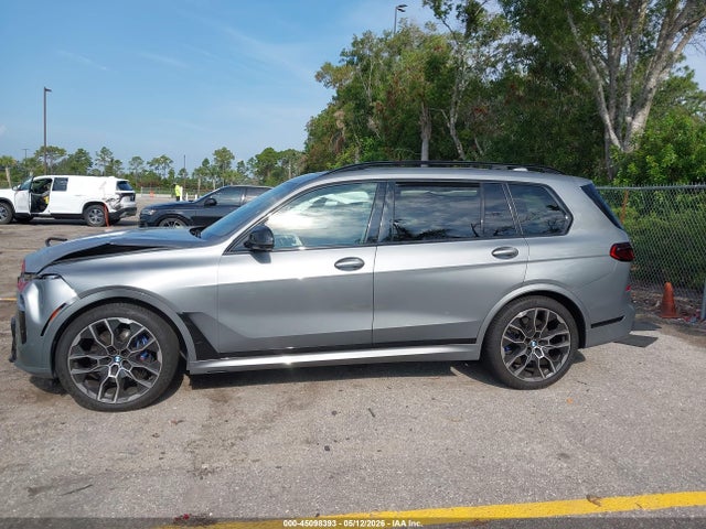 45098393 :رقم المزاد ، 5UX33EM01P9N55877 vin ، 2023 Bmw X7 M60i مزاد بيع