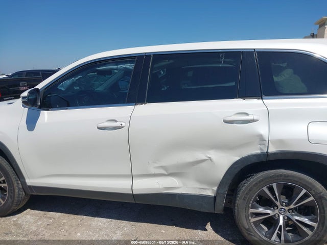 5TDZARFH6KS053081 Toyota Highlander Le