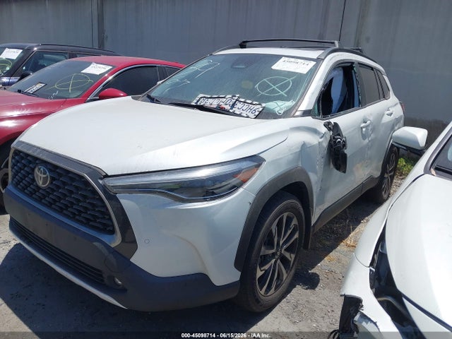 Toyota Corolla Cross Xle 2023 7MUDAAAG9PV059321 Image 2