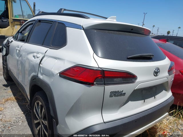 Toyota Corolla Cross Xle 2023 7MUDAAAG9PV059321 Image 3