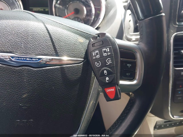 2013 Chrysler Town & Country Limited მანქანა იყიდება აუქციონზე, vin: 2C4RC1GG2DR615975, აუქციონის ნომერი: 45098832