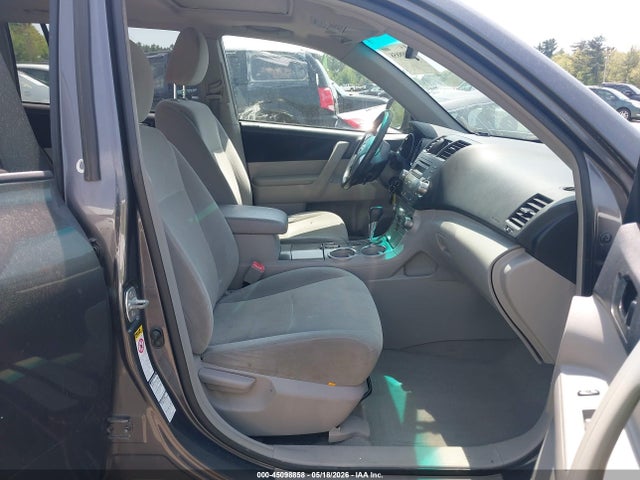 45098858 :رقم المزاد ، 5TDBK3EH0AS003384 vin ، 2010 Toyota Highlander Base V6 مزاد بيع