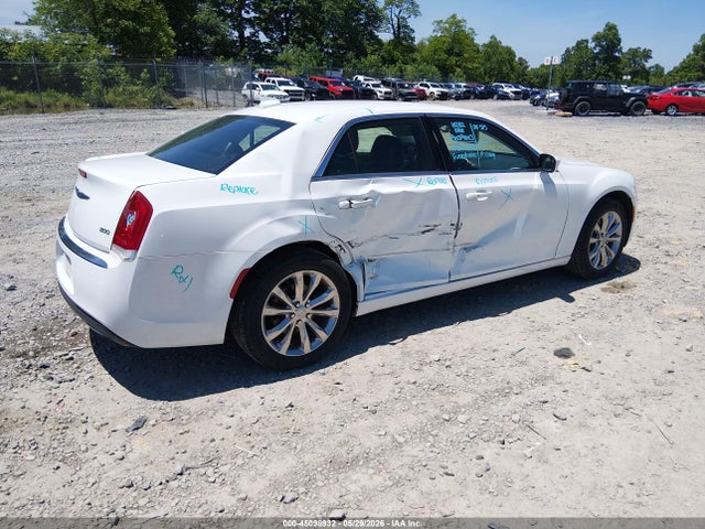 2019 Chrysler 300 Touring L Awd მანქანა იყიდება აუქციონზე, vin: 2C3CCARG6KH578262, აუქციონის ნომერი: 45098932