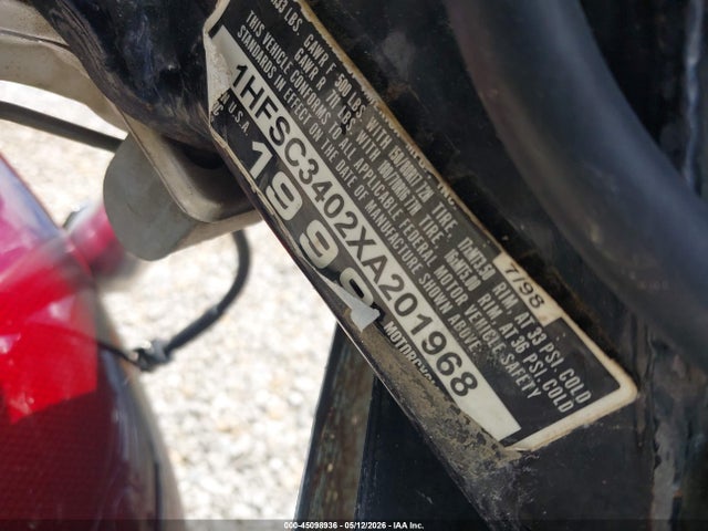 45098936 :رقم المزاد ، 1HFSC3402XA201968 vin ، 1999 Honda Gl1500 C/2 مزاد بيع