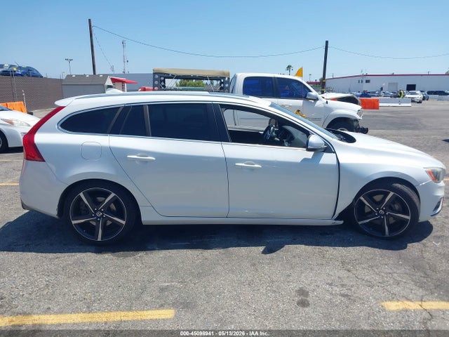 YV1902SS4F1234768 Volvo V60 T6 R-design Platinum