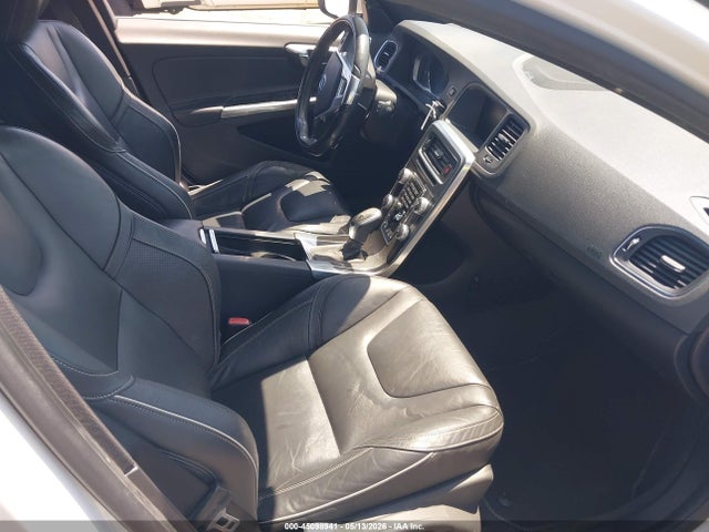 YV1902SS4F1234768 Volvo V60 T6 R-design Platinum