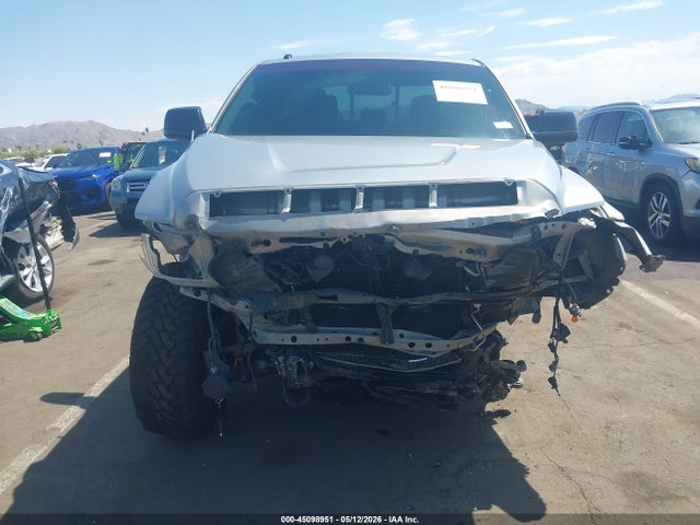 5TFUY5F14HX654719 Toyota Tundra Sr5 5.7l V8