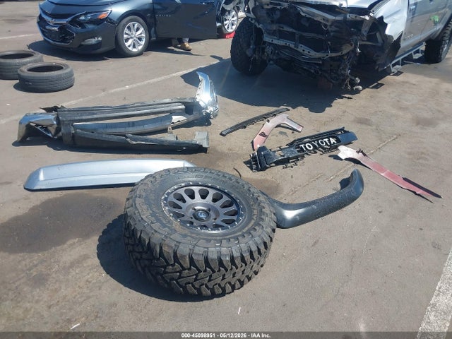 5TFUY5F14HX654719 Toyota Tundra Sr5 5.7l V8