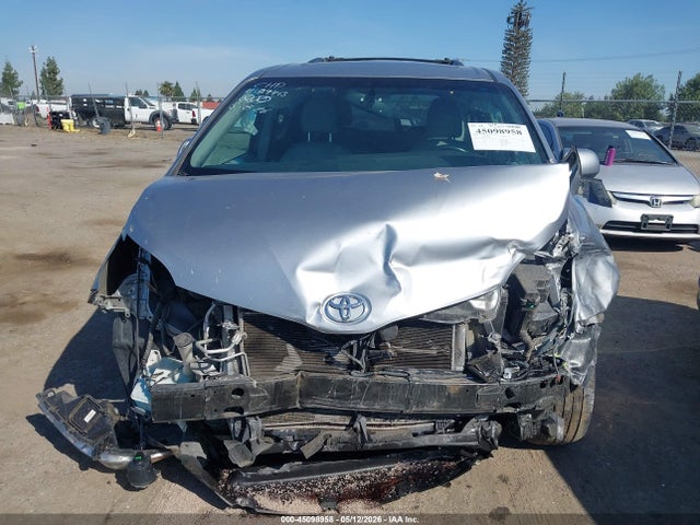 Auction sale of the 2017 Toyota Sienna Xle Premium 8 Passenger, vin: 5TDYZ3DC0HS858785, lot number: 45098958