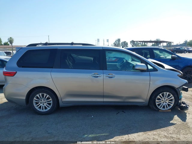 Auction sale of the 2017 Toyota Sienna Xle Premium 8 Passenger, vin: 5TDYZ3DC0HS858785, lot number: 45098958