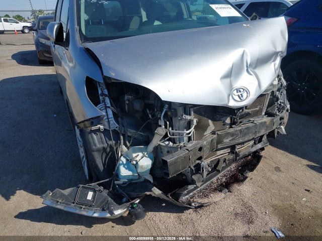 Auction sale of the 2017 Toyota Sienna Xle Premium 8 Passenger, vin: 5TDYZ3DC0HS858785, lot number: 45098958