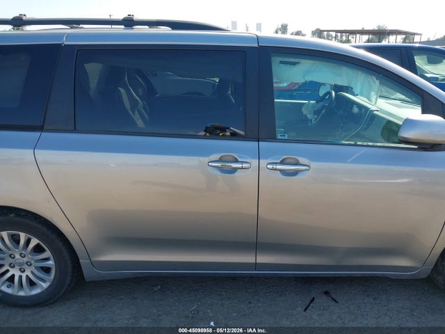 Auction sale of the 2017 Toyota Sienna Xle Premium 8 Passenger, vin: 5TDYZ3DC0HS858785, lot number: 45098958