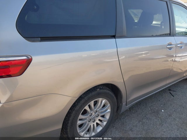Auction sale of the 2017 Toyota Sienna Xle Premium 8 Passenger, vin: 5TDYZ3DC0HS858785, lot number: 45098958