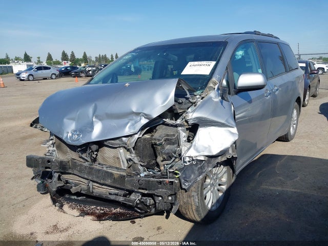 Auction sale of the 2017 Toyota Sienna Xle Premium 8 Passenger, vin: 5TDYZ3DC0HS858785, lot number: 45098958