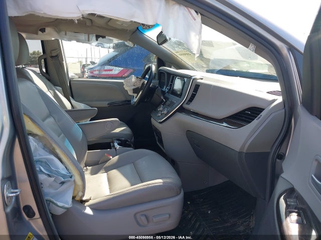 Auction sale of the 2017 Toyota Sienna Xle Premium 8 Passenger, vin: 5TDYZ3DC0HS858785, lot number: 45098958