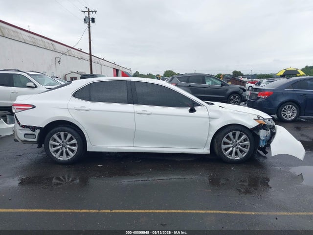 Toyota CAMRY LE 2018 4T1B11HK0JU630107 Image 14