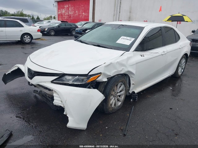 Toyota CAMRY LE 2018 4T1B11HK0JU630107 Image 2