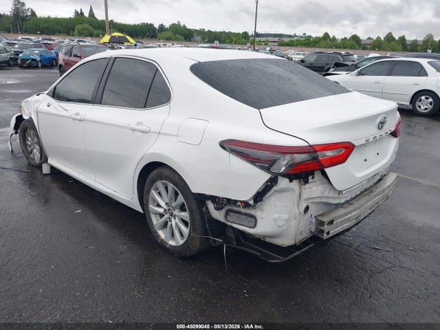 Toyota CAMRY LE 2018 4T1B11HK0JU630107 Image 3