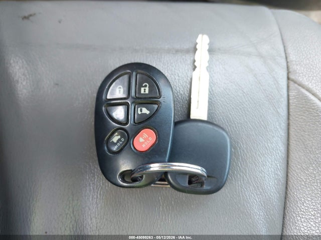 45099263 :رقم المزاد ، 5TDBK22C28S015288 vin ، 2008 Toyota Sienna Xle مزاد بيع