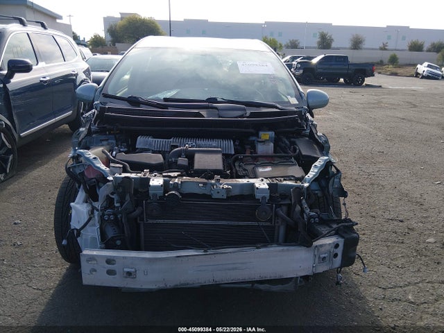 JTDZN3EU6GJ044272 Toyota Prius V Two