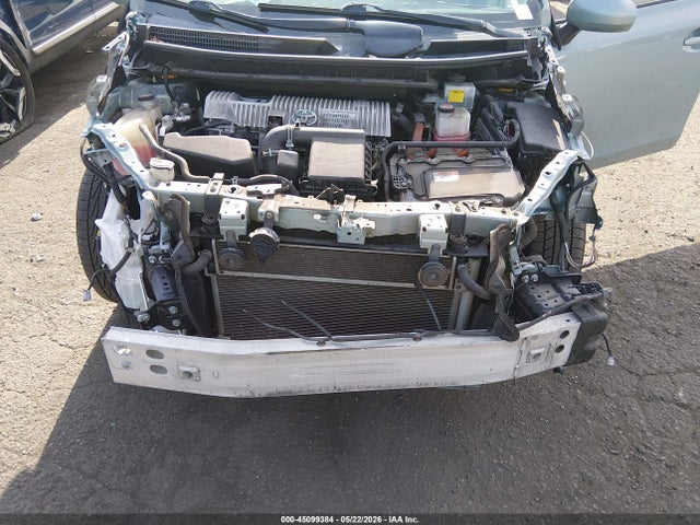 JTDZN3EU6GJ044272 Toyota Prius V Two