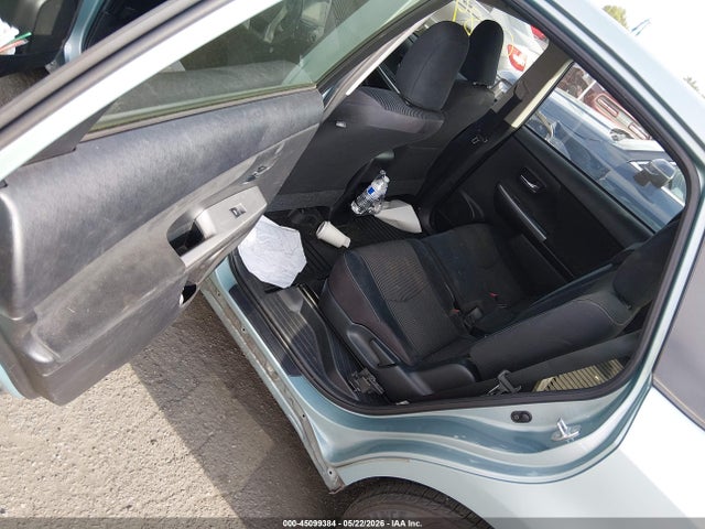 JTDZN3EU6GJ044272 Toyota Prius V Two