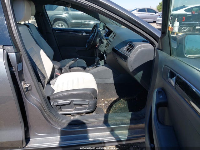 2015 Volkswagen Jetta 1.8t Sport მანქანა იყიდება აუქციონზე, vin: 3VWD17AJ8FM420185, აუქციონის ნომერი: 45099425
