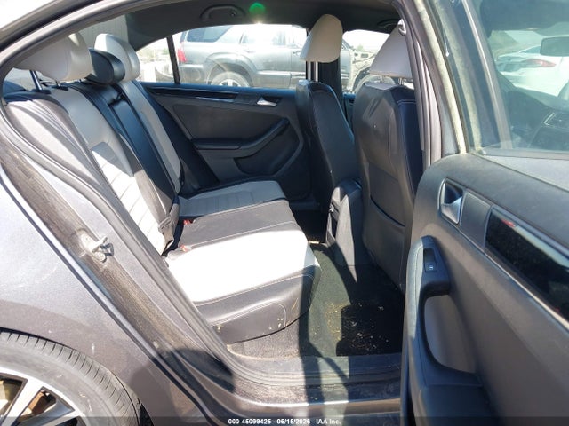 2015 Volkswagen Jetta 1.8t Sport მანქანა იყიდება აუქციონზე, vin: 3VWD17AJ8FM420185, აუქციონის ნომერი: 45099425