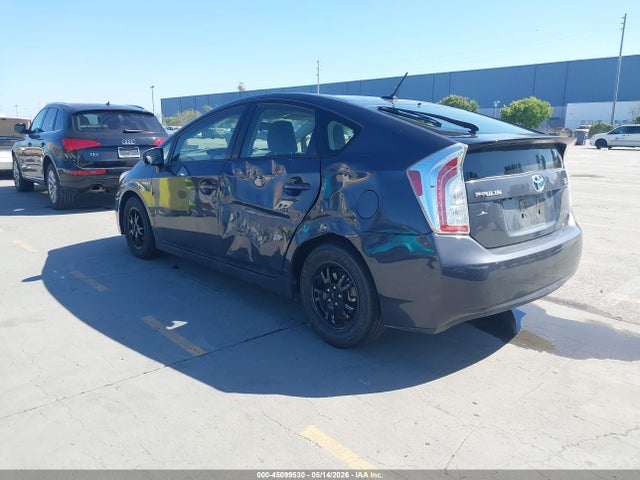 Toyota Prius Three 2014 JTDKN3DU1E0375489 Image 3