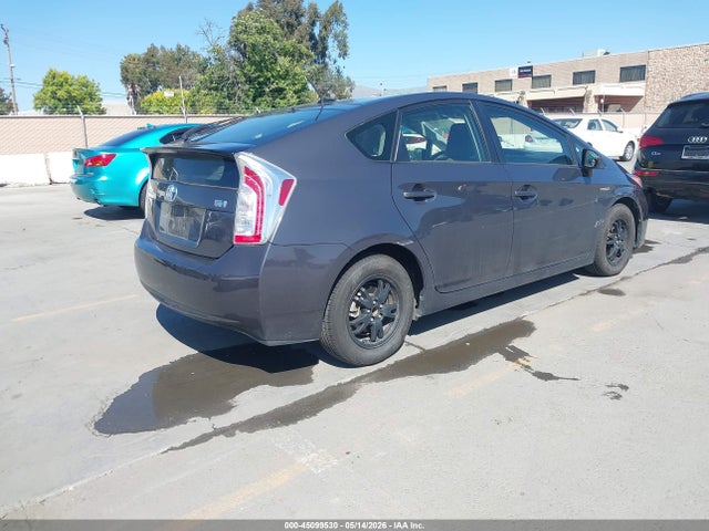 Toyota Prius Three 2014 JTDKN3DU1E0375489 Image 4