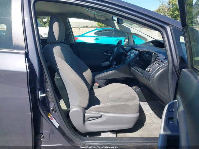Toyota Prius Three 2014 JTDKN3DU1E0375489 Image 5