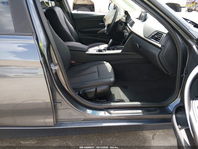 45099537 :رقم المزاد ، WBA8E1G5XJNU91299 vin ، 2018 Bmw 320i مزاد بيع