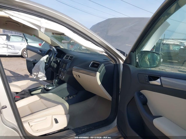 45099692 :رقم المزاد ، 3VWLL7AJ2EM225428 vin ، 2014 Volkswagen Jetta 2.0l Tdi مزاد بيع