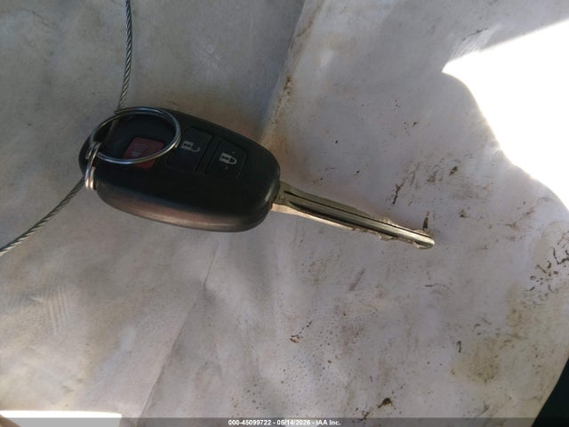 5TFDY5F11KX857672 Toyota Tundra Sr5 5.7l V8
