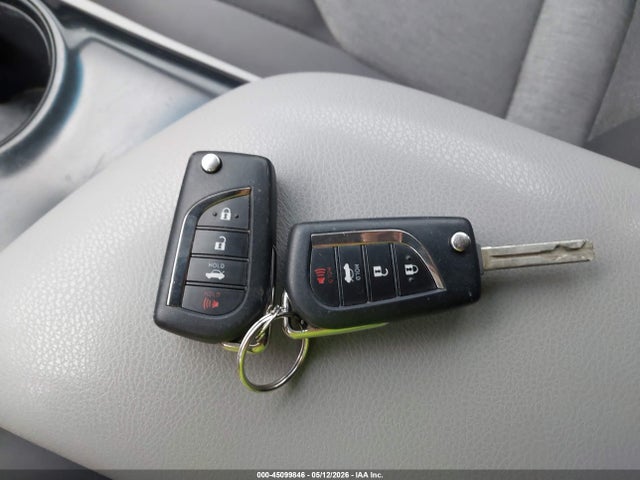 45099846 :رقم المزاد ، 4T1B11HK5JU561544 vin ، 2018 Toyota Camry Le مزاد بيع