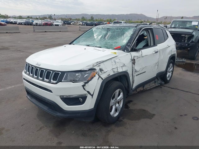 3C4NJDBB5JT131275 Jeep Compass Latitude 4x4