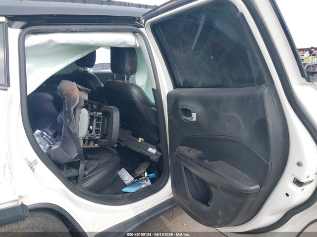 3C4NJDBB5JT131275 Jeep Compass Latitude 4x4