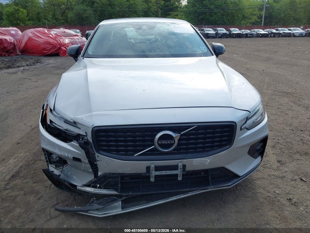 2022 Volvo S60 B5 Momentum მანქანა იყიდება აუქციონზე, vin: 7JRL12TZ5NG157717, აუქციონის ნომერი: 45100400