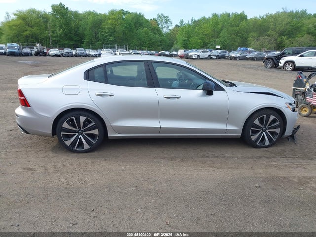 2022 Volvo S60 B5 Momentum მანქანა იყიდება აუქციონზე, vin: 7JRL12TZ5NG157717, აუქციონის ნომერი: 45100400