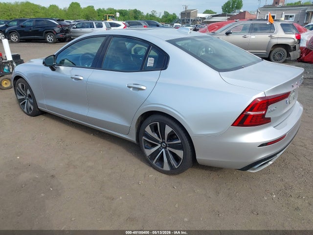 2022 Volvo S60 B5 Momentum მანქანა იყიდება აუქციონზე, vin: 7JRL12TZ5NG157717, აუქციონის ნომერი: 45100400